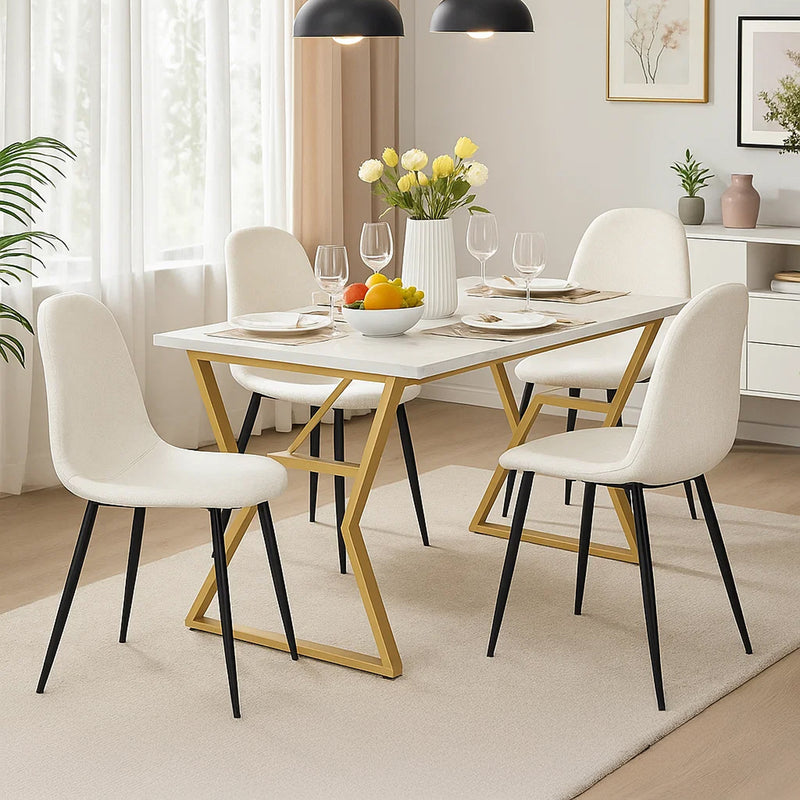 Ensemble de salle à manger élégant avec une table effet marbre blanc et des chaises en tissu beige ACINS GOLD+CHARLTON LUMOS FABRIC BEIGE BLACK LEG