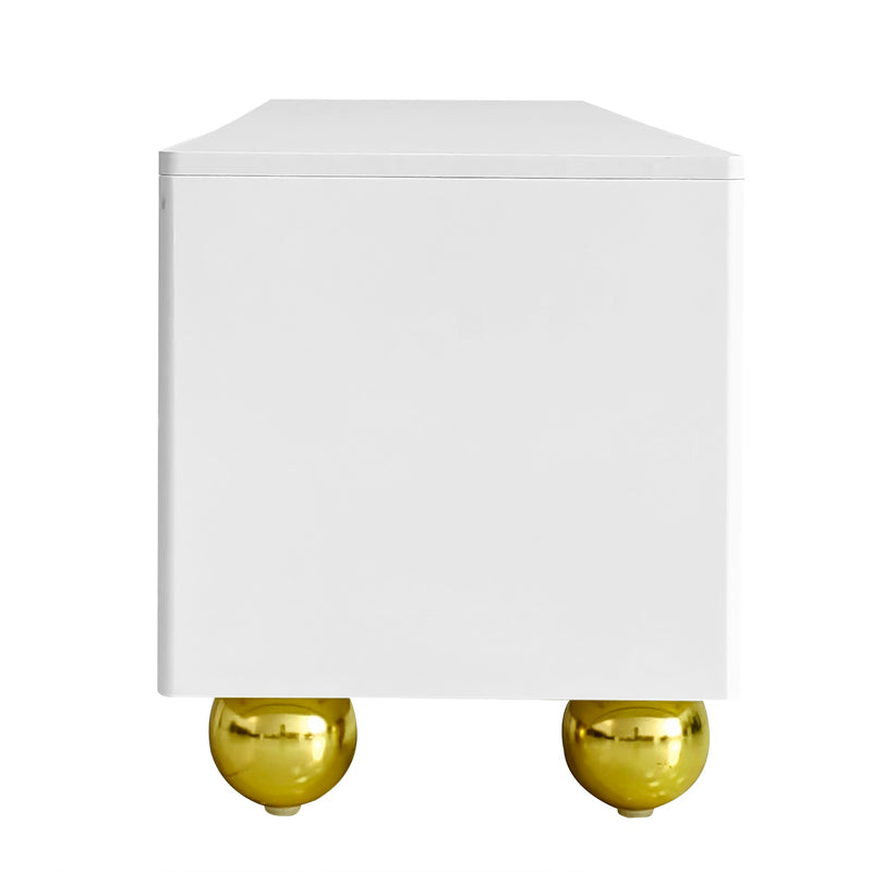 Meuble TV blanc luxueux avec portes sculptées et pieds dorés AEKRON G