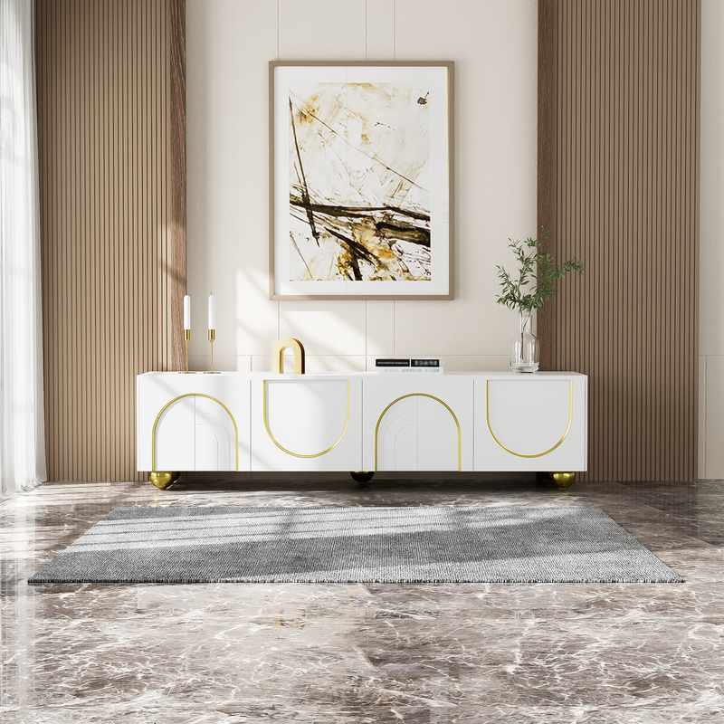 Meuble TV blanc luxueux avec portes sculptées et pieds dorés AEKRON G
