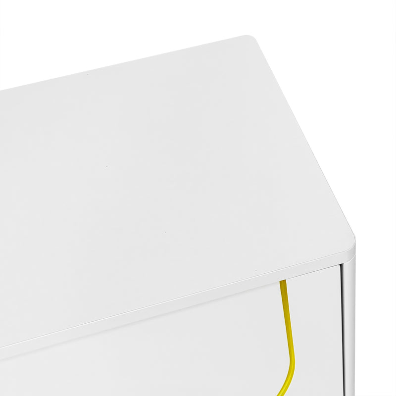 Meuble TV blanc luxueux avec portes sculptées et pieds dorés AEKRON G