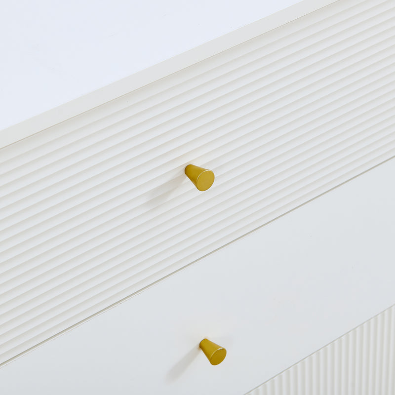 Buffet modern blanc à 6 tiroirs avec façades texturées et poignées dorées CHROMAFLASH