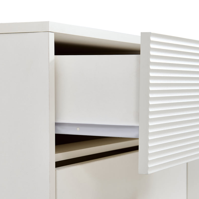 Buffet modern blanc à 6 tiroirs avec façades texturées et poignées dorées CHROMAFLASH