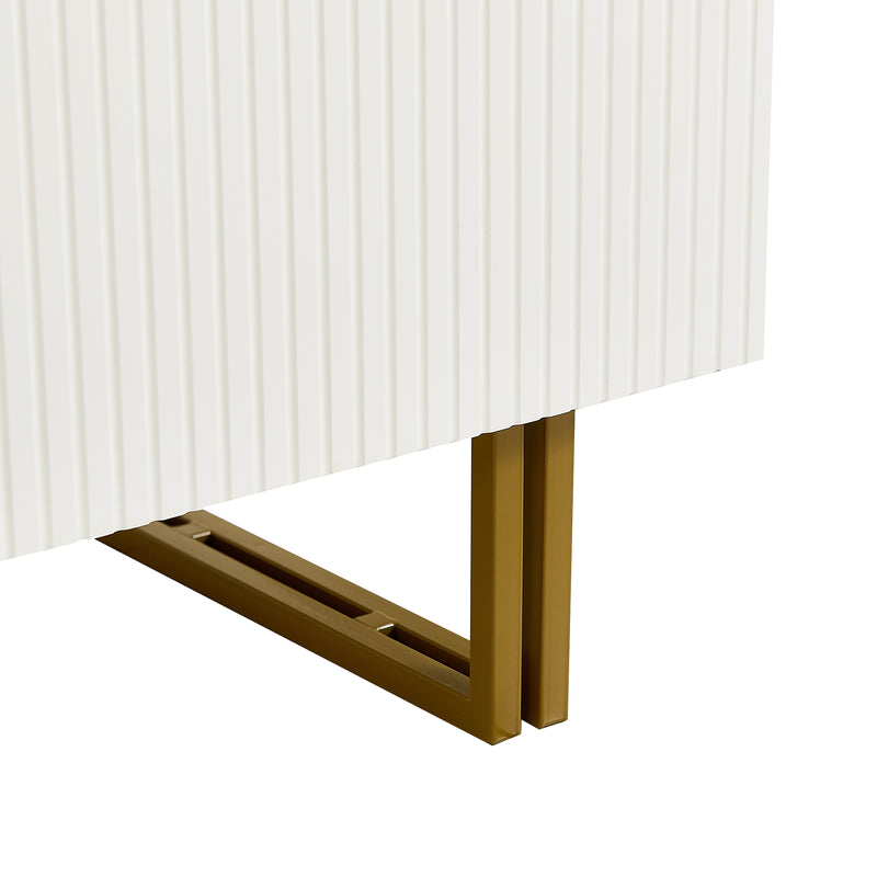 Buffet blanc laqué avec rainures verticales, tiroirs et accents dorés - design moderne FULLERENE