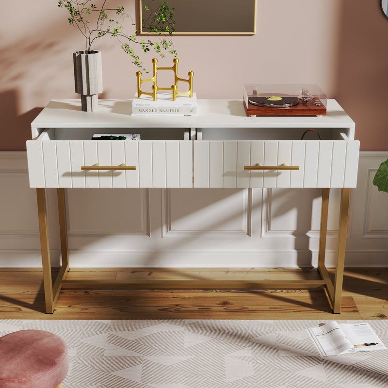 Coiffeuse blanche luxe avec tiroirs rainurés, poignées et piétement dorées UGNIL