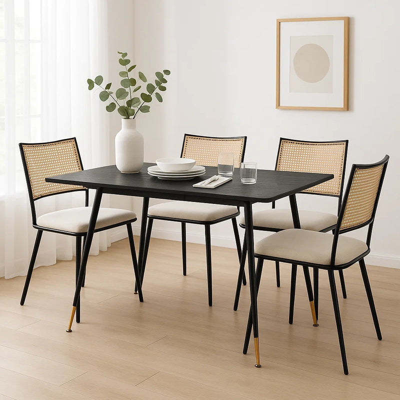 Ensemble table et chaises de salle à manger de style moderne avec table à manger extensible en grain de bois noir et 4 chaises de salle à manger avec dossier en rotin PE et coussin de siège en PU WHALEN DARK WOOD STRETCH TABLE BG B+BHIHNOL*2